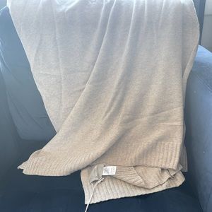 Everlane cashmere throw blanket - cream